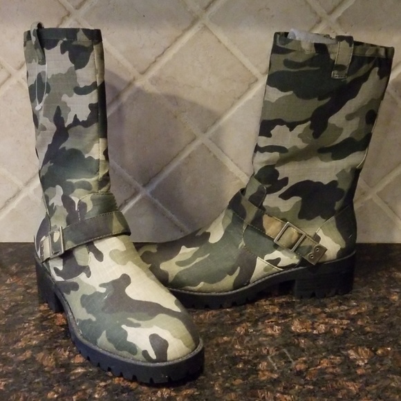 Nyt New york transit Shoes - Women's boots size 6 & 1/2 by New York transit